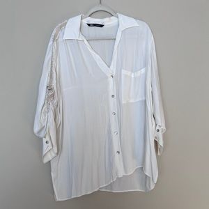 Beautiful zara white blouse with collar. Size L